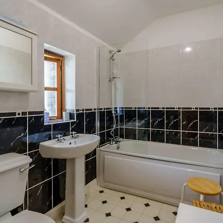 Casa vacanze 3 Bed In 83799 *